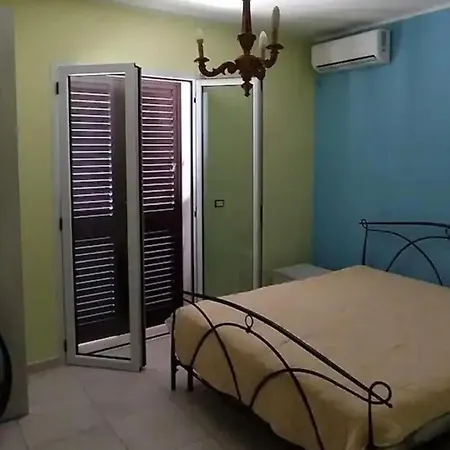Sari E Mavi Ev *
