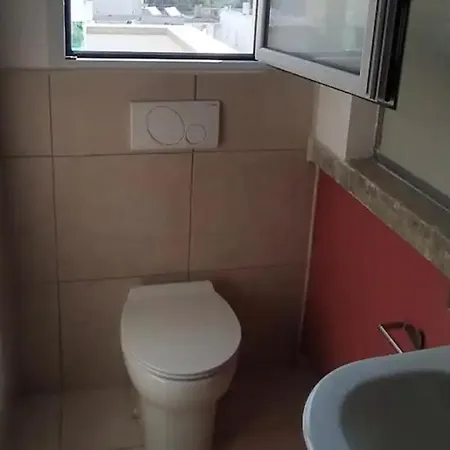 Sari E Mavi Ev